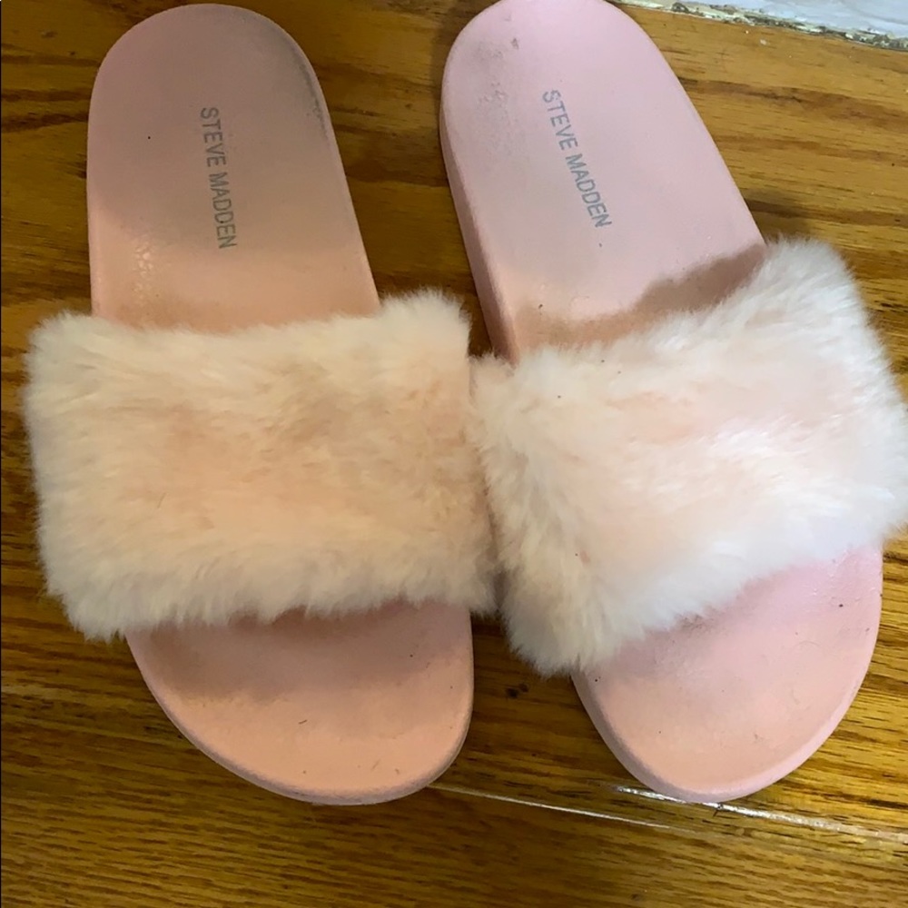 Steve Madden Pink fuzzy sandals